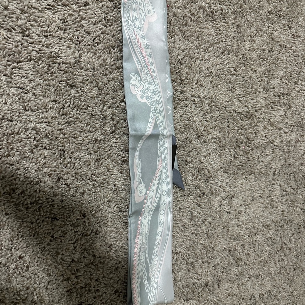 Gray Patterned Scarf